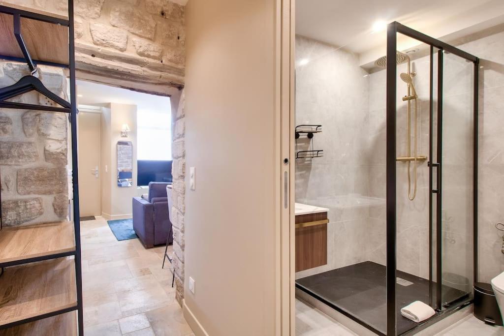 Cozy Heart Historic Appartement Parijs